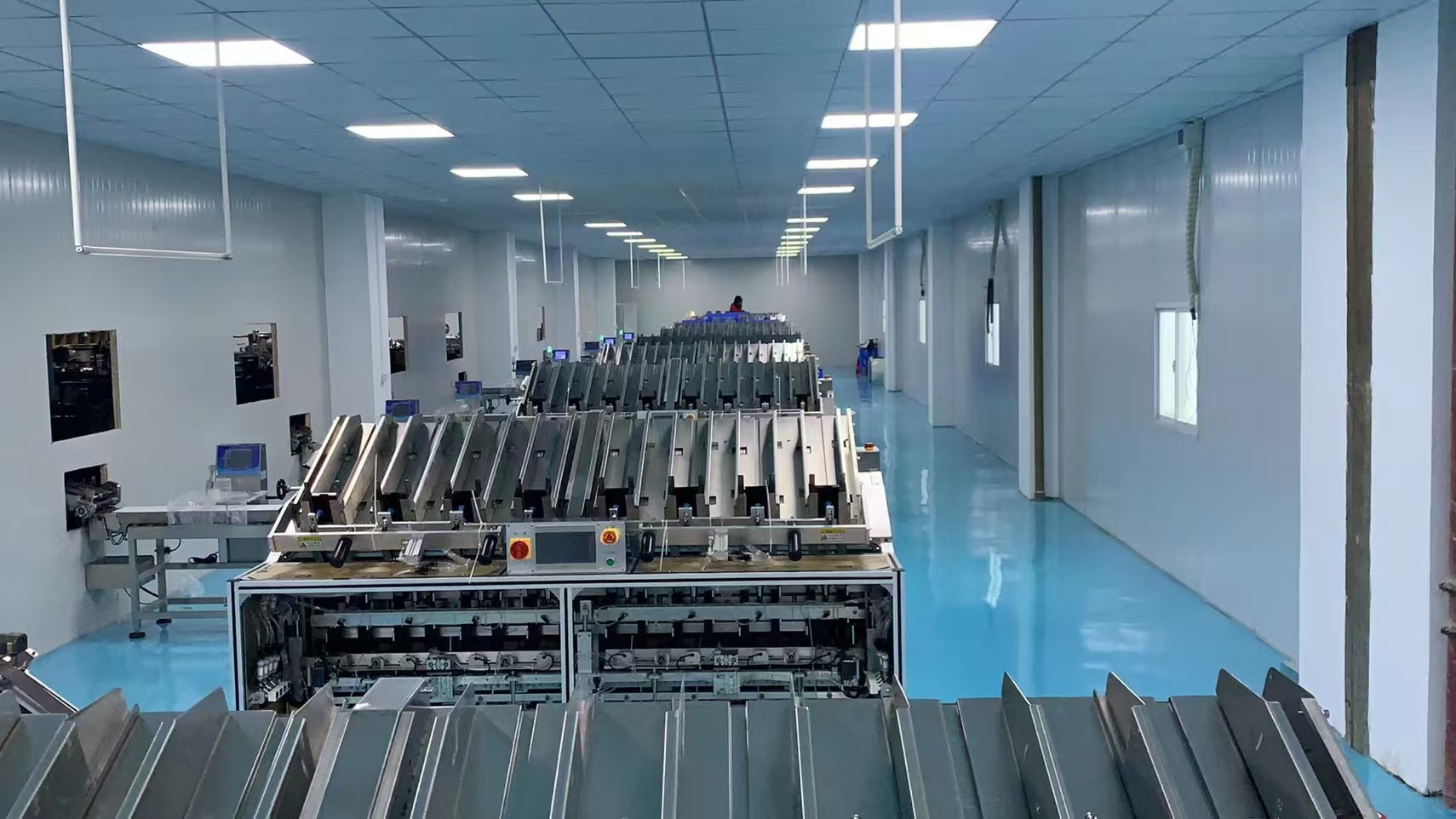 面膜灌裝機生產(chǎn)注意事項：確保高效安全運行